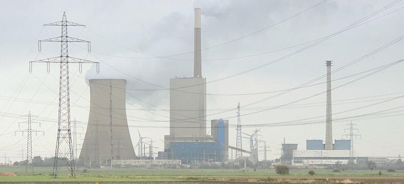 EPH koupí německou černouhelnou elektrárnu Mehrum Energetický a průmyslový holding (EPH) kupuje německou společnost Kraftwerk Mehrum, která vlastní černouhelnou elektrárnu Mehrum.