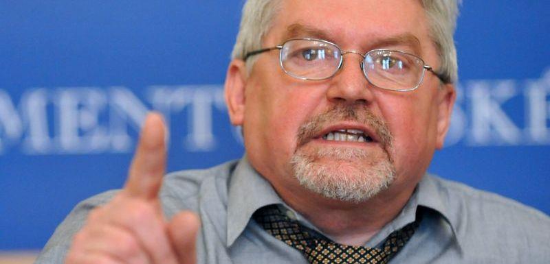 Politika a veřejná správa ČSSD se chce s dědici Altnera vyrovnat mimosoudně, nabízí ale málo Spor ČSSD s právníkem Zdeňkem Altnerem, respektive jeho dědici, není stále u konce.
