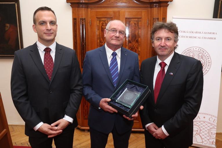 Libuše Čeledová, Ph.D. MUDr. Rostislav Čevela, Ph.D. MBA 2017 MUDr.