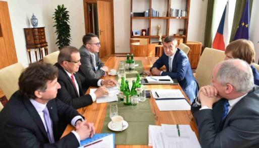 Zaměstáváí lékařů ciziců 8.2.2018 výzva prezidetů ČLK, ČSK a ČLK miistru Vojtěchovi, aby zastavil zeužíváí tzv. Projektu Ukrajia 17.4.