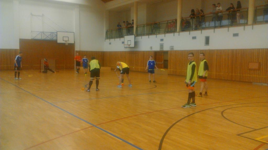 FLORBAL HOŠI - MEMORIÁL J. KREJČÍKA Jak již každoročně se naši hoši v dubnu zúčastnili florbalového turnaje na ZŠ Tuháčkova. Ze základní skupiny jsme lehce postoupili do čtvrtfinále.