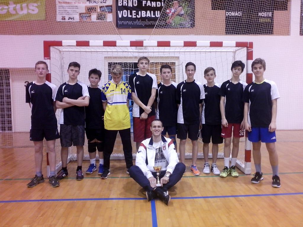 Školská liga v házené 216 Nejen florbal, fotbal, basketbal nebo plážový volejbal, ale i házená patří nyní ke sportům, které přinášejí Bakalce úspěchy.