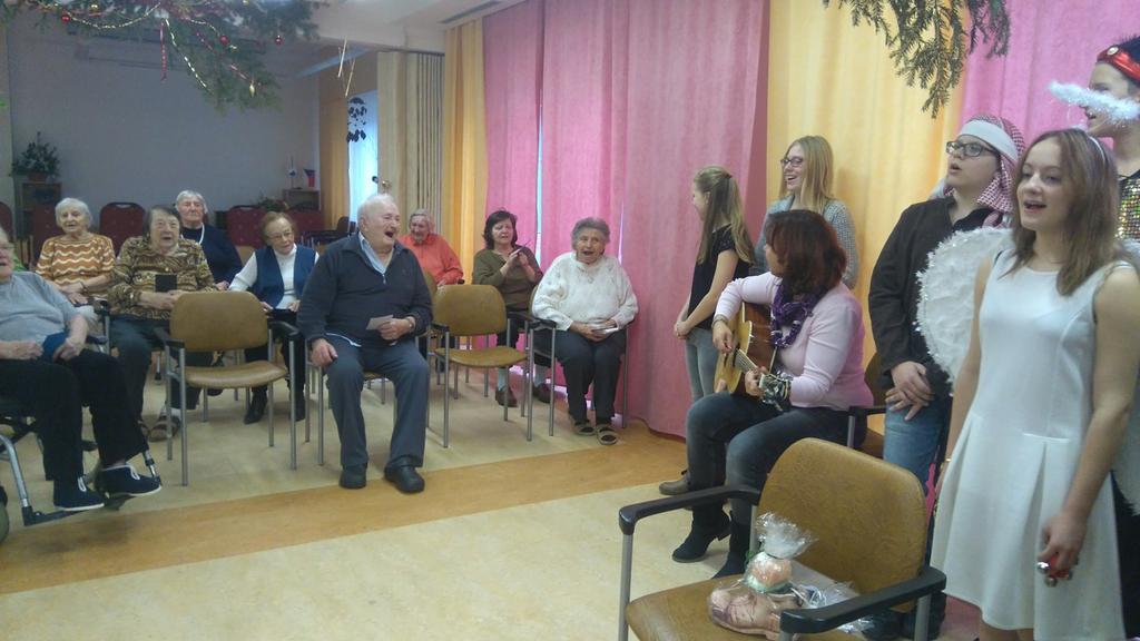 Akce pro seniory charitativní projekt Vánoční vystoupení v domovech pokojného stáří V předvánočním, mnohdy zbytečném shonu, nezapomínáme ani na naše nejstarší spoluobčany.