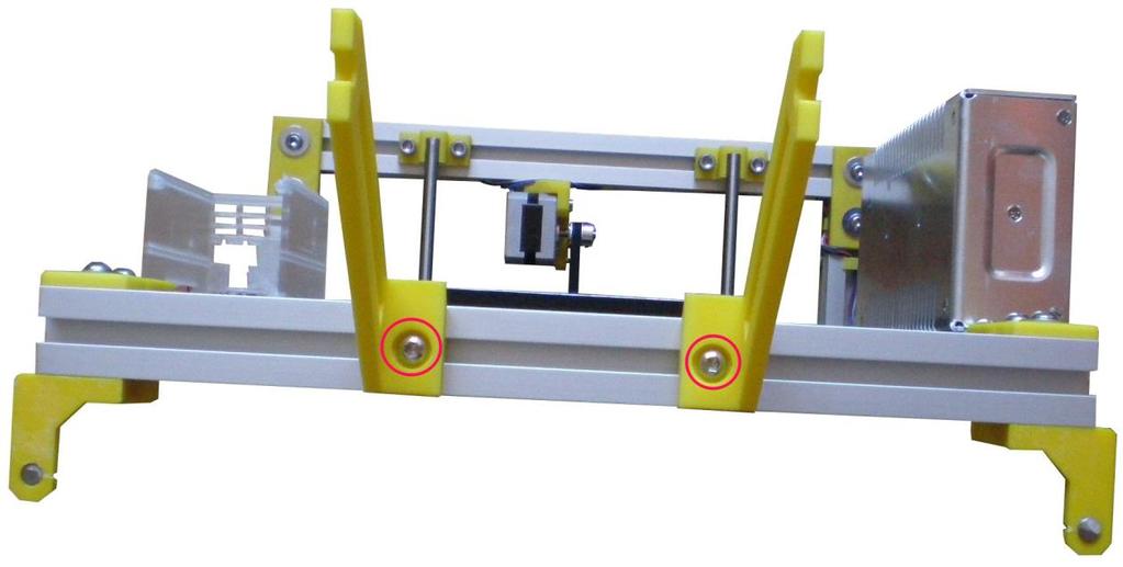 A přišroubujeme plastové díly spool holder