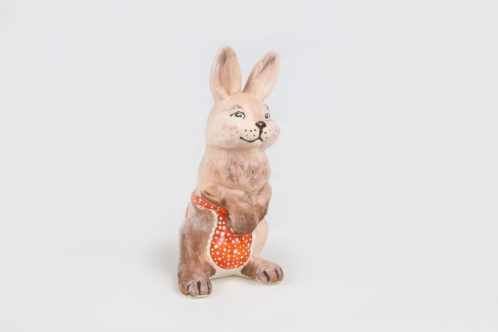 Názov výrobku: Zajac- keramika Použitý materiál: keramická hmota,