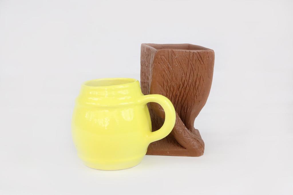výrobku: Keramický hrnček, Točená váza Použitý materiál: keramická