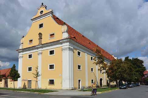Kostel je dominantou církevní architektury města a patří k nejkrásnějším barokním chrámům na celé Moravě. Jeho umělecky hodnotný interiér je prací předních umělců Moravy a Rakouska. 600 m 8.