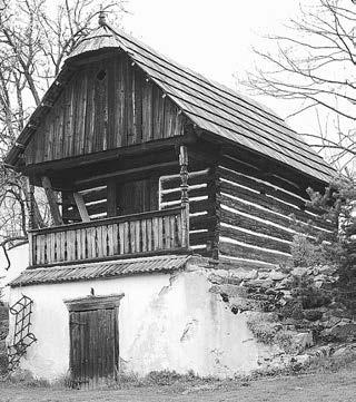 Asi 2 km severozápadnû od vsi se zdvíhá zalesnûn vrch Javorová skála (722,6 m), nejvy í vrchol hfiebene, druh nejvy í bod je vr ek âertovo bfiemeno (715,3 m) pfiímo nad sousední @Ounuzí.