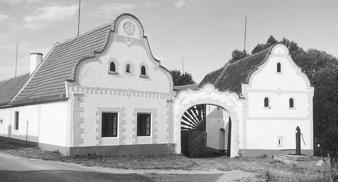 21, jedna z nejznámûj ích staveb na Hlubock ch blatech kraj Jihoãesk, okres âeské Budûjovice, obec Hluboká nad Vltavou, katastr Bavorovice 6 km SZ od âesk ch Budûjovic; 3 km J od Hluboké nad Vltavou