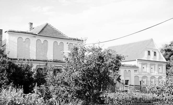 Dne ní podoba kostela je navenek prostá, z barokních úprav se dochovala severní pfiedsíà s kfiídlov m títem a lidov m obrázkem sv. Martina.