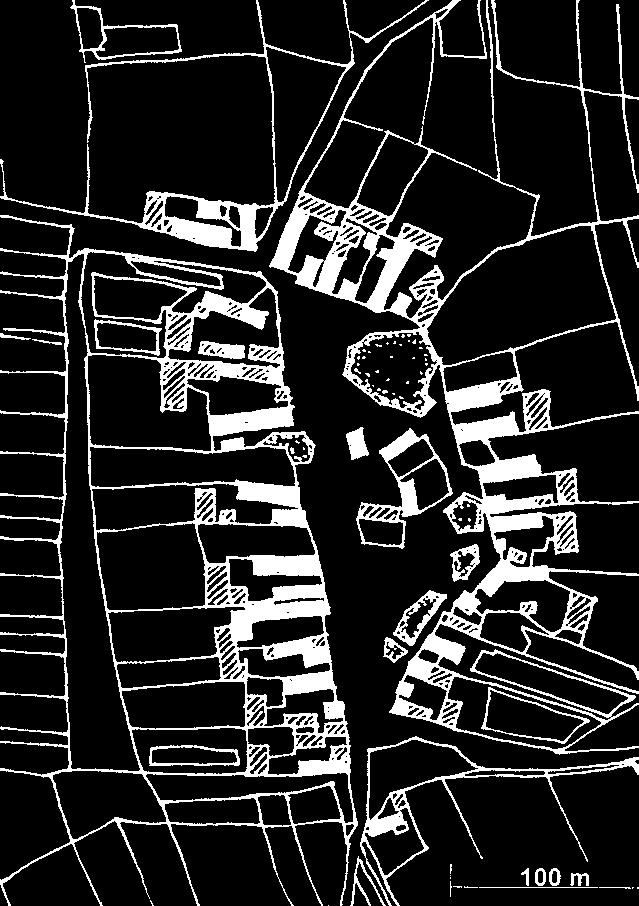 Zástavbu vesnice tvofií rozmûrné trojboké nebo ãtyfiboké usedlosti, vesmûs podélnû orientované, které se sv m architektonick m ztvárnûním hlásí jiï k lidovému stavitelství podhûfií Novohradsk ch hor.