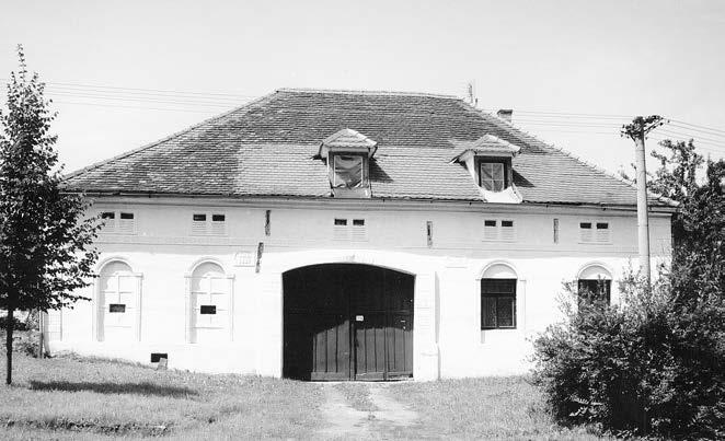 BŘEHOV pust ch. Zajímavé je jméno vsi, která sama o sobû neleïí na bfiehu rybníka, potoka, ani jiné vodní plochy. Jméno patrnû odkazuje na polohu vesnice na mírném návr í.