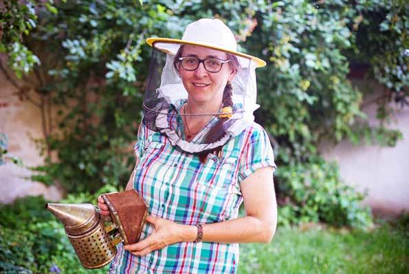 ROZHOVOR Jana Krejčová si nejen včelařením plní svoje sny Divoká zvířata lidé domestikují již od pravěku, kromě savců či ptáků si podmanili i hmyz.