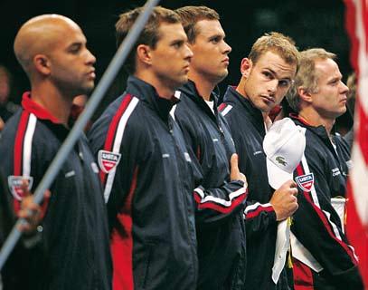 Giganti v Portlande Američania pred daviscupovým finále s Ruskom túžia po 32. titule DAVIS CUP Najlepšia vstupenka na tri dni daviscupového finále USA Rusko stojí 600 dolárov. Najlacnejšia je za 90.
