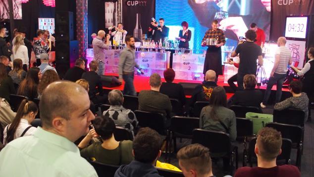 Ako jednu z najatraktívnejších sprievodných akcií môžeme spomenúť barmanské súťaže v hale D1 MASTER CUP 77 2017. Slovenský zväz kuchárov a cukrárov pripravil už 18.
