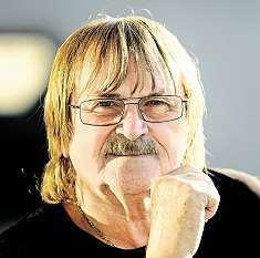 Česká republika 4. května 2018 15 Žil jsem jako prasátko ČR Před lety se shereckým kolegou třásli zimou před maketou krbu.