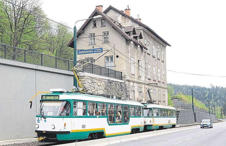 4 4. května 2018 Jablonecko, Semilsko, Turnovsko Restauracenebo vinotéka. Jablonec zachraňuje nádraží Magistrát hodlá zamezit demolici nádraží. Hledá pro něj nové využití.