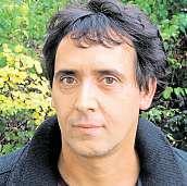 Nikdo zdoktorů muvšak poškozenou stěnu tenkého střeva neobjevil. Přesto tam je, ví to, vždyť ta bolest je jasný důkaz.