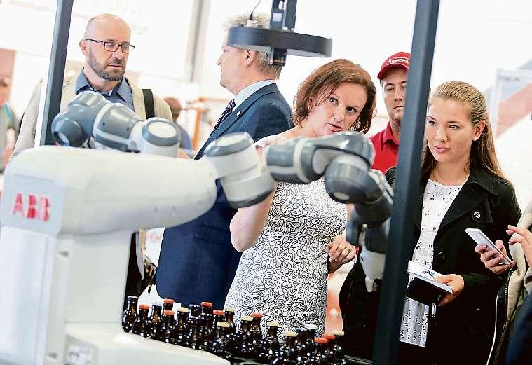 STROJÍRENSKÝ VELETRH SPECIÁLNÍ PŘÍLOHA TÝDENÍKU 5plus2 Jubilejní ročníkbude rekordní. Svátek průmyslumácoslavit Na 60.