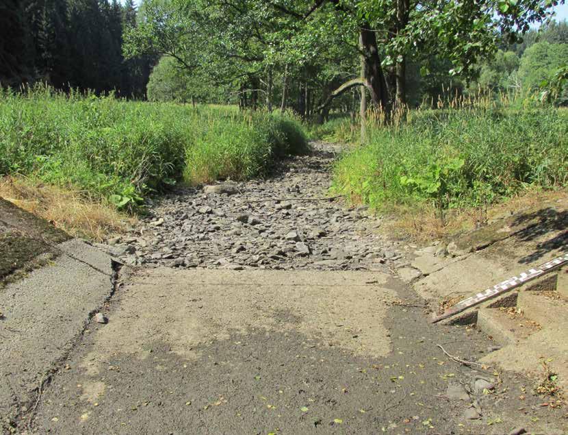 OBSAH / INHALT 8 42 72 98 112 118 138 174 Problematika sucha Wassermanagement in Trockenperioden Sucho a jeho vliv na jakost a užívání vod Trockenperioden und ihr Einfluss auf Gewässergüte und