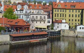 realizace od 2002 do 2005 Ochrana na Q 2002 + 30 cm Malá Strana a Kampa je chráněna dvojitou hradbou mobilních ochran.