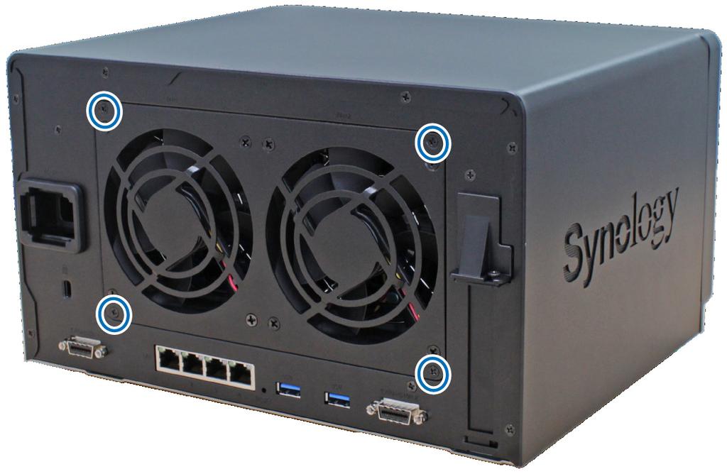 Výměna systémového ventilátoru Pokud některý ze systémových ventilátorů nefunguje, zazní na zařízení DiskStation zvukový signál.