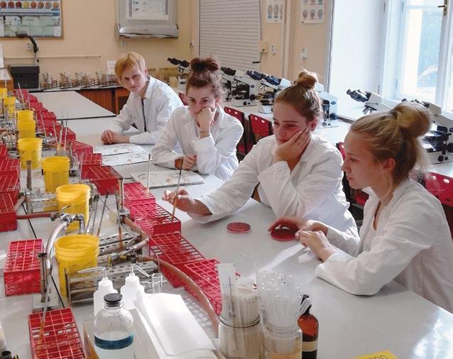 středoškoláci na jedničku Přijďte 5. ledna 2019 na Den otevřených dveří! Pro uchazeče o studium všeobecného a zubního lékařství i nelékařských oborů připravuje Jednička na sobotu 5.