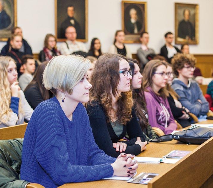 Otevřena budou vybraná pracoviště fakulty např. Muzeum srovnávací anatomie či Stomatologické muzeum s unikátními exponáty, připraven bude i prodej modelových otázek.