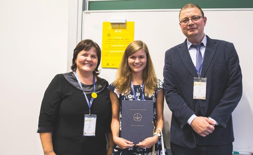 O našich prvácích V minulém vydání Jedničky jsme vám přinesli ochutnávku z anonymní ankety, kterou na seznamovacích kurzech v Dobronicích vyplnilo 327 nastupujících prváků.