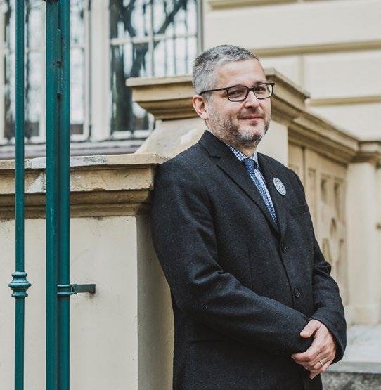 obsah Jednička aktuálně 2 Kalendář 4 Jednička a zahraničí 5 Senátoviny 5 Jednička ve vědě 6 téma: Přijímačky na Jedničku v novém 8 Hyde park 12 Klinika na Jedničku 14 16 Infografika: Kolik, koho a za
