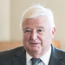 Kvasničku Za významnou celoživotní práci v oboru hematologie a dlouholetou vědeckou a pedagogickou činnost na UK převzal v Malé aule Karolina medaili prof. MUDr. Jan Kvasnička, DrSc., z I.