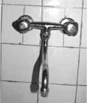 = počet osôb (učitelia, žiaci, upratovačky, riaditeľ, školník.