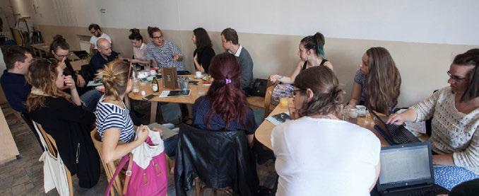 Několik desítek vysokoškolských studentů divadelních oborů z pražské DAMU, FF UP Olomouc, brněnské JAMU, FF MU Brno a VŠMU Bratislava se zúčastnilo programu FloraLab, zahrnujícího vedle besed se
