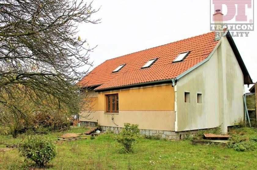 5) Rodinný dům Nabídková cena: 3 490 000 Kč Lokalita: Úvalská, Doubravčice Stavba: Cihlová Poloha domu: Samostatný Podlaží: 2.