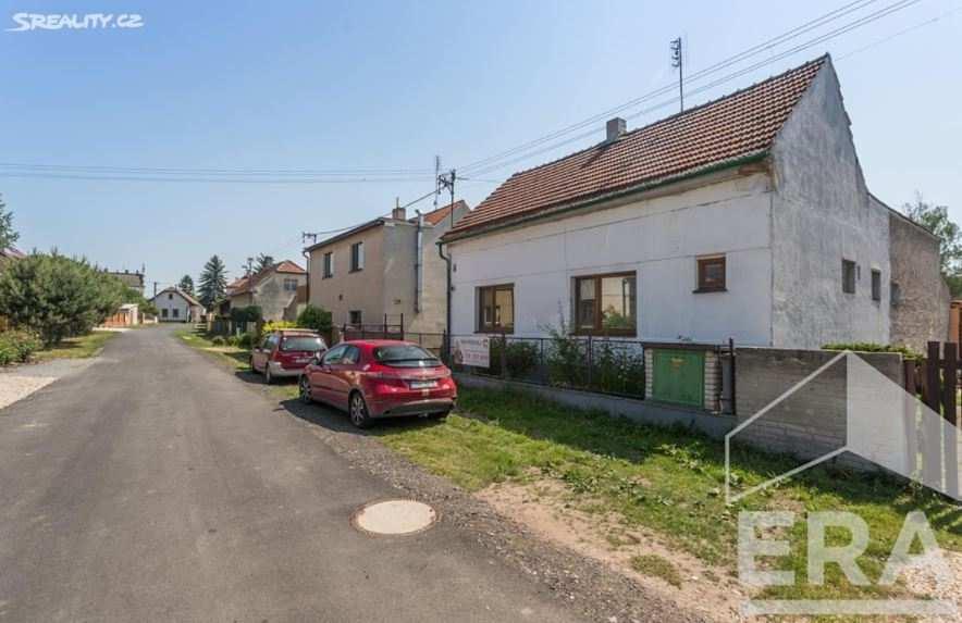 2) Rodinný dům Nabídková cena: 2 500 000 Kč Lokalita: U Parku, Poříčany Stavba: Cihlová Poloha domu: Samostatný Typ domu: Přízemní Plocha zastavěná: 150 m2 Užitná plocha: 130 m2 Plocha podlahová: 120