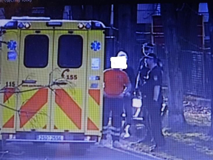 Stránka 3 MĚSTSKÁ POLICIE STOCHOV Součinnost složek Příkladnou a profesionální spolupráci včetně provedeného zákroku, předvedli strážníci Městské policie Stochov a policisté OOP Stochov, když