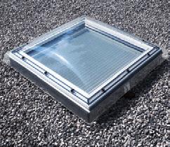 variantě pro příjemné rozptýlené světlo. Oba typy oken do ploché střechy lze doplnit o elektricky ovládanou plisovanou roletu FMG.