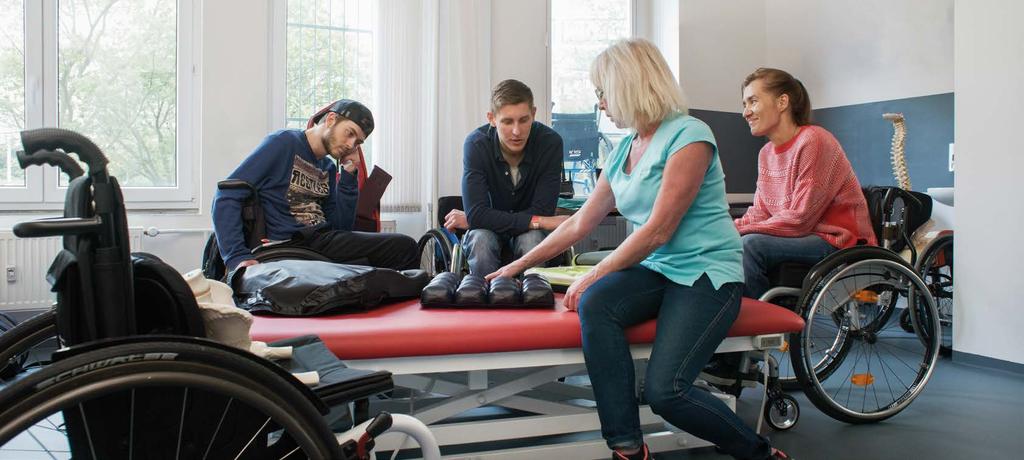 1. 2. 3 Semináře Principy správného sezení, výběru a nastavení vozíku Semináře zaměřené na prevenci vzniku dekubitů a dalších zdravotních komplikací formou cílené edukace.