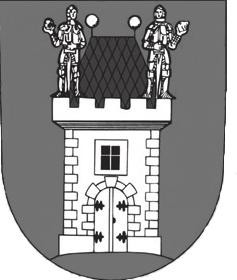 V devíti letech mi naši koupili moje první boty, plátěné tenisky od Bati. Nosívala jsem hodně poděděné věci po sestřenici z Prahy. Kabát jsem vůbec neměla, v zimě mě maminka balila do vlněné pleny.