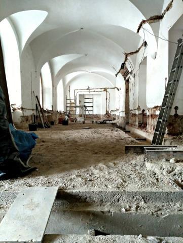 4. Umístění MIC Poloha informačního centra je díky jeho umístění v samotném Valdštejnském zámku na náměstí v centru města velmi příznivá pro všechny turisty a návštěvníky.