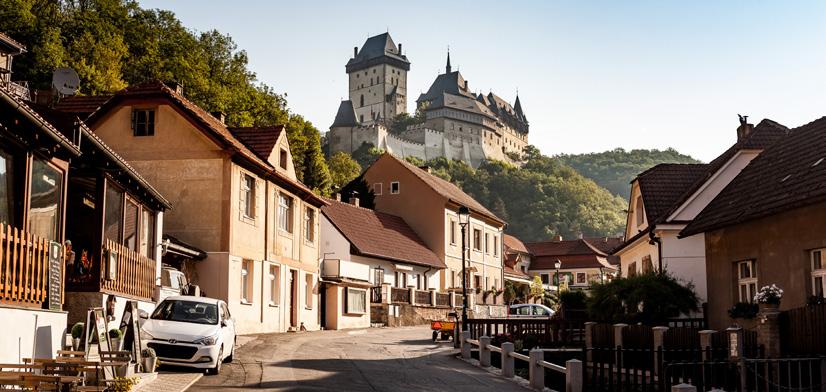 STŘEDNÍ ČECHY ČESKÁ REPUBLIKA STŘEDOČESKÝ KRAJ Zveme vás do největšího regionu České republiky, nacházejícího se v bezprostřední blízkosti české