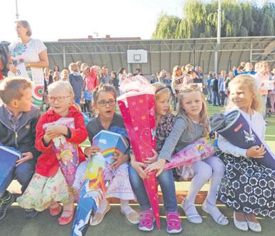 INTER-REGIONÁLNÍ BURZU PRACOVNÍCH PŘÍLEŽITOSTÍ A VZDĚLÁVÁNÍ 21. září od 10 do 15 hod. Kulturní dům REPRE Most nám. Velké mostecké stávky 4 Hledáte novou práci? Přemýšlíte, co po ukončení studia?