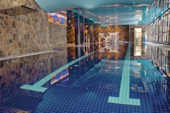 , 2x vstup do Wellness Patria Aqua Paradise, 2x fitnes, 2x stolný tenis, parkovanie v hotelovej garáži zdarma. Pobyt na 2 noci.