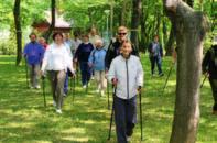 V okolí mesta je niekoľko turistických zaujímavostí, ako napríklad - mesto Debrecín s parkom Nagyerdei Park, v areáli ktorého je jazero, kde je možné sa previesť na lodičke.