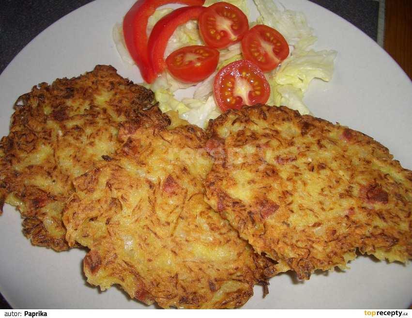 ZELŇÁKY Suroviny 500 g kysaného zelí 2 vejce polohrubá mouka (dle potřeby) sůl kmín olej na smažení Postup přípravy receptu 1.