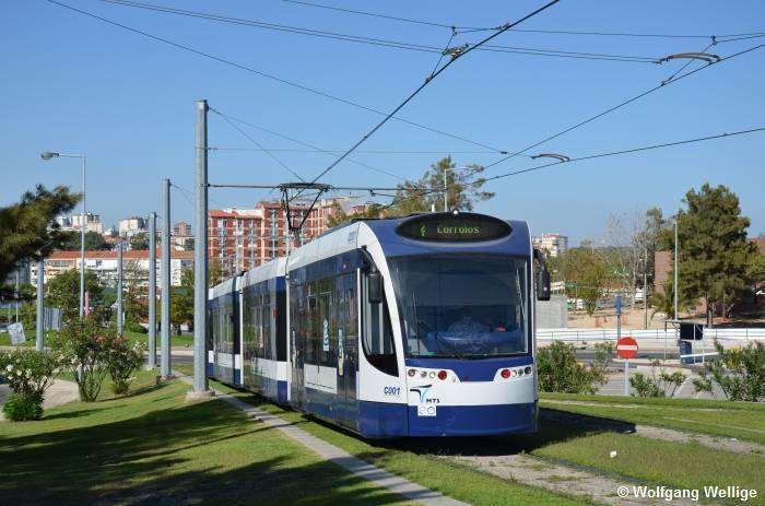 2.5.3 Bombardier 2.5.3.1 Bombardier Flexity Classic Obrázek 5 Tramvaj Siemens Combino Plus (14) Jedná se o pěti až sedmičlánkové vozidlo.