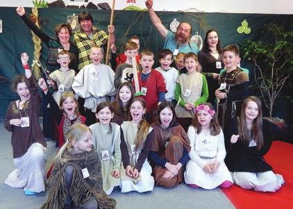 A potom, za svitu měsíce, omámeni magickým místem uprostřed kruhu vysokých stromů, posloucháme Notorixovo vyprávění o druidech, rituálních obřadech a o dobrých i zlých skutcích ketských bohů.