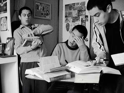 Citace a zdroje Dnes si povíme něco málo o tom, co vás bude provázet po celou dobu studia. Jedná se o psaní odborných textů, kterému se na akademické půdě nevyhnete.