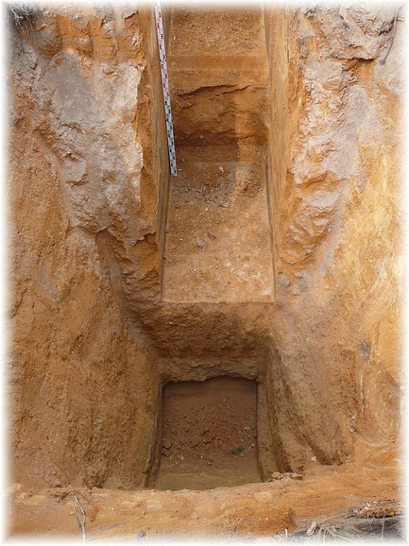 8. ZEMNÍ PRÁCE 1.GEOLOGICKÝ A HYDROGEOLOGICKÝ PRŮZKUM ZAKLÁDÁNÍ STAVEB SE ZABÝVÁ NAVRHOVÁNÍM A ZPŮSOBEM ZALOŽENÍ ZÁKLADŮ.