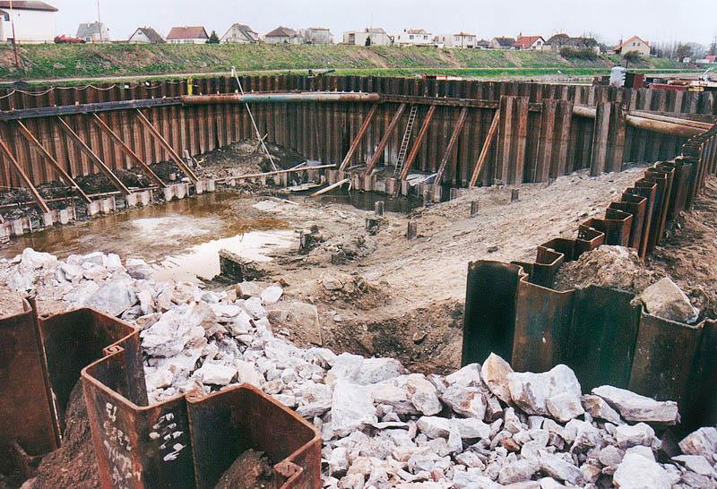 CHARAKTERISTIKY ZEMIN NESOUDRŽNÉ: TYPICKÝM PŘÍKLADEM JSOU ZEMINY PÍSČITÉ, ŠTĚRKOVITÉ, BALVANOVITÉ APOD.